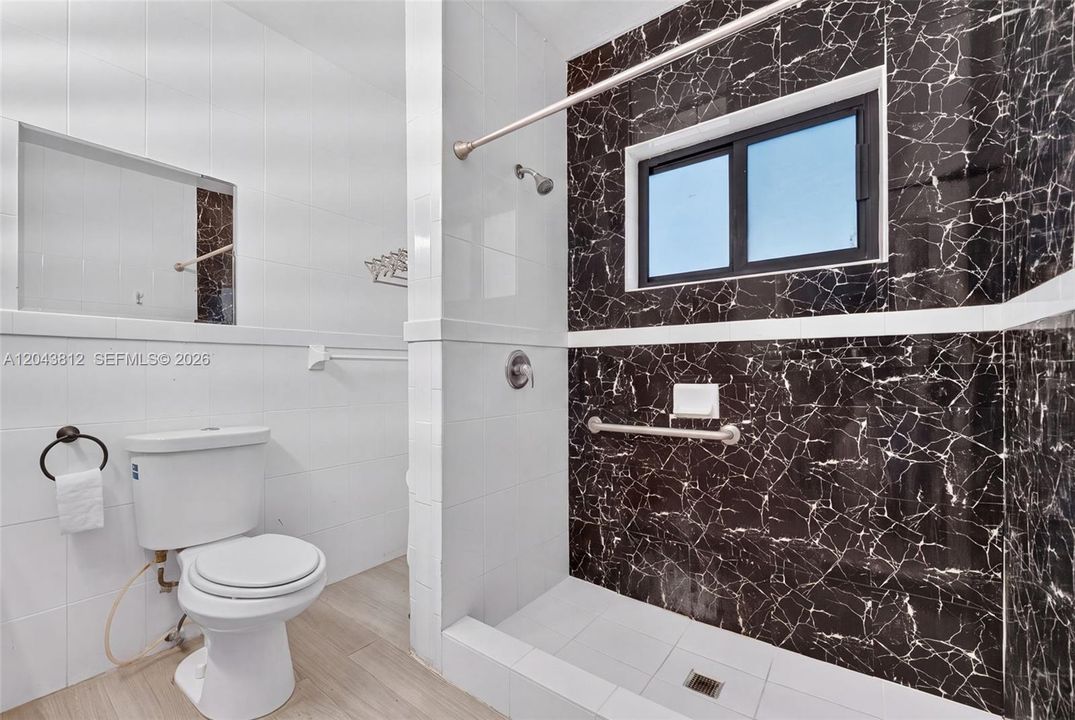 En Venta: $800,000 (5 camas, 3 baños, 1669 Pies cuadrados)