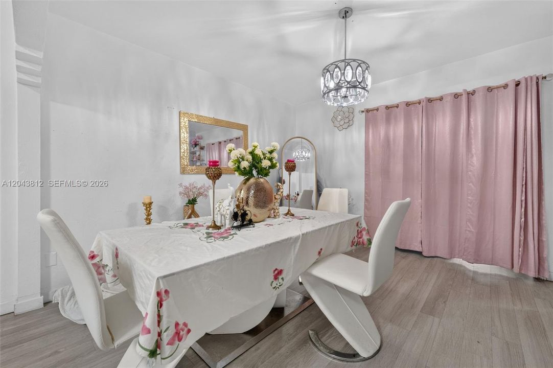 En Venta: $800,000 (5 camas, 3 baños, 1669 Pies cuadrados)