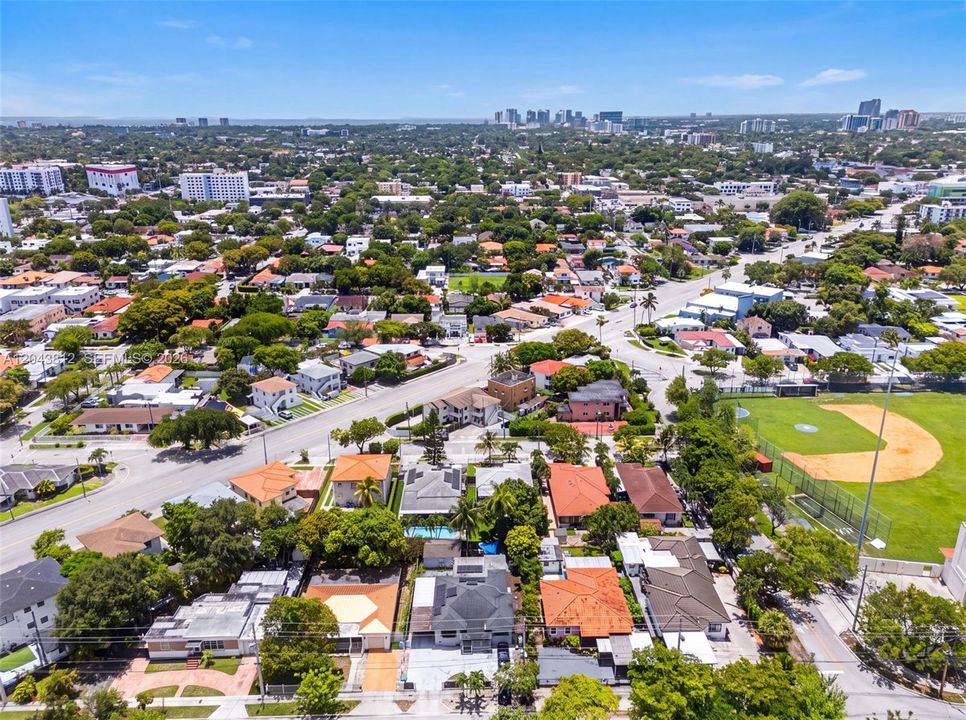 En Venta: $800,000 (5 camas, 3 baños, 1669 Pies cuadrados)