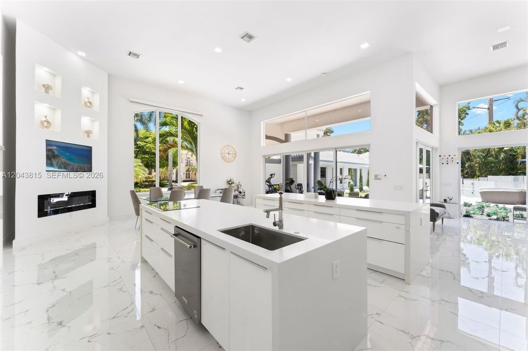 En Renta: $28,000 (6 camas, 6 baños, 4115 Pies cuadrados)