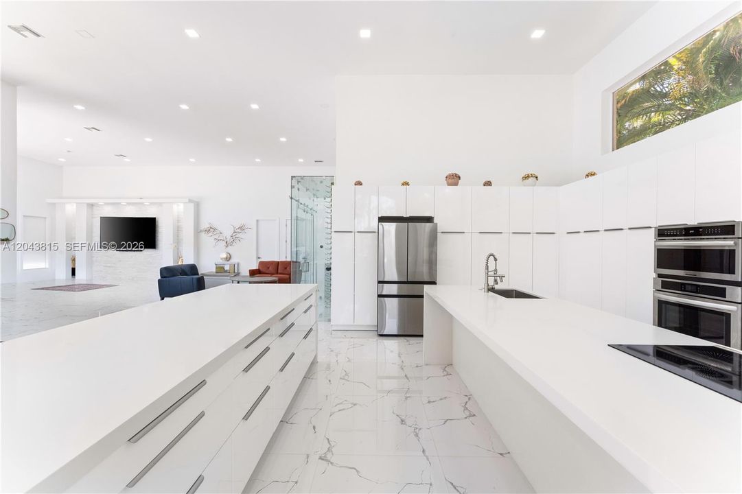 En Renta: $28,000 (6 camas, 6 baños, 4115 Pies cuadrados)