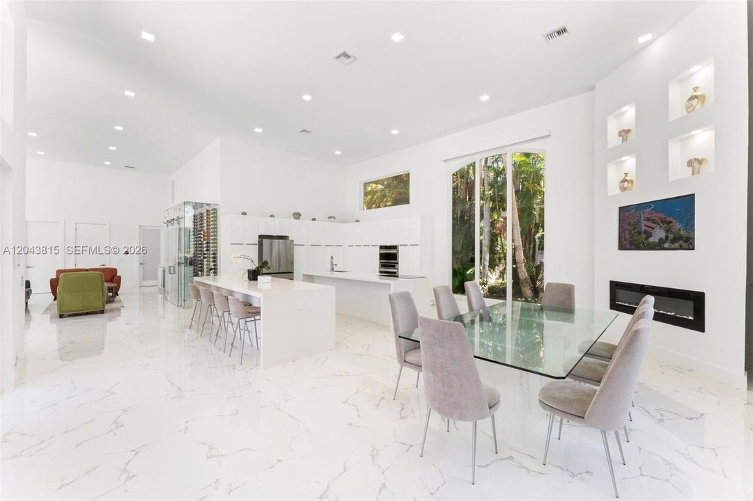 En Renta: $28,000 (6 camas, 6 baños, 4115 Pies cuadrados)