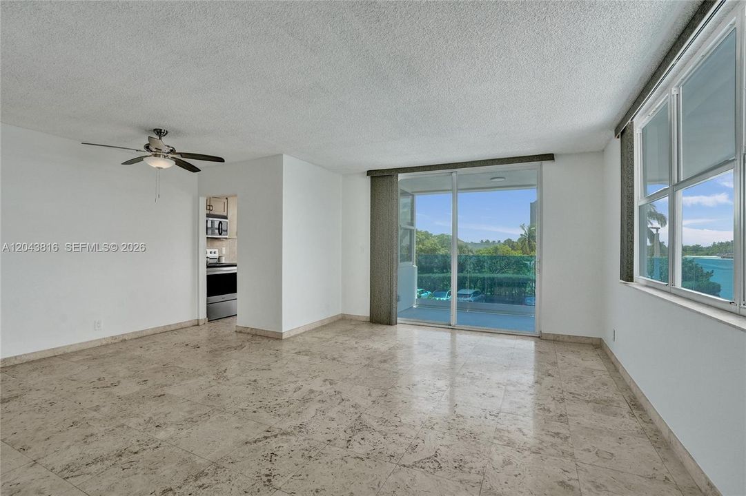 For Sale: $445,000 (2 beds, 2 baths, 1000 Square Feet)