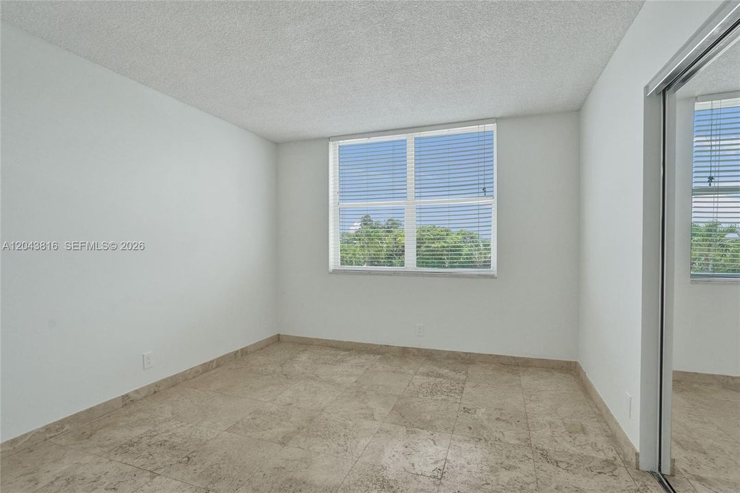 For Sale: $445,000 (2 beds, 2 baths, 1000 Square Feet)