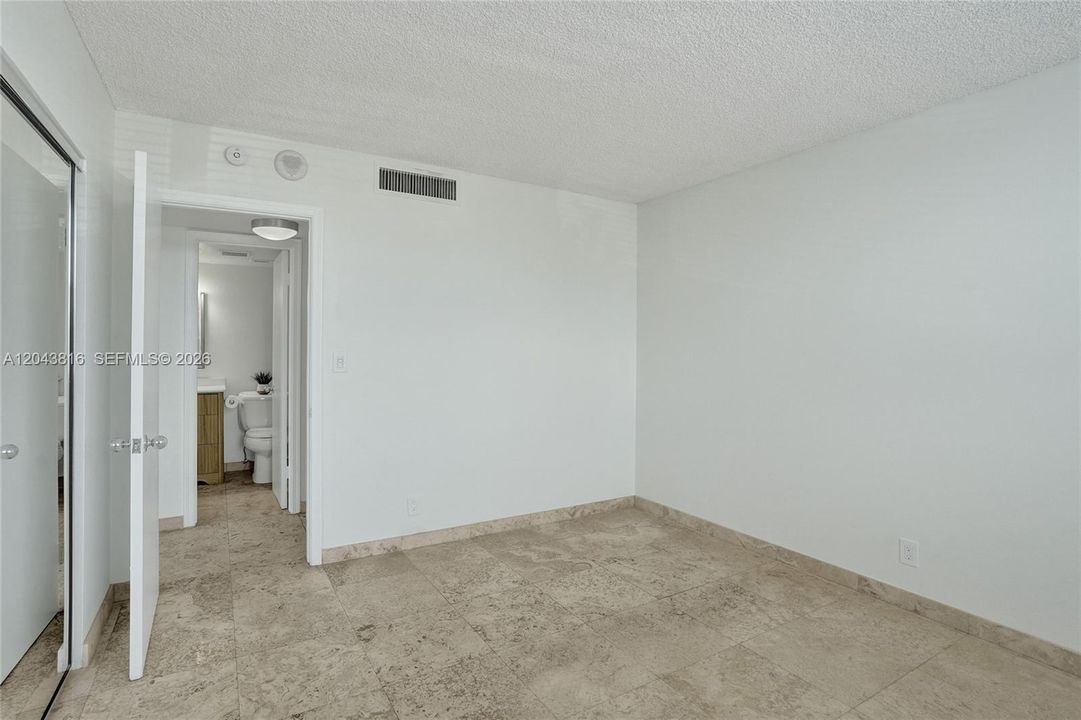 For Sale: $445,000 (2 beds, 2 baths, 1000 Square Feet)