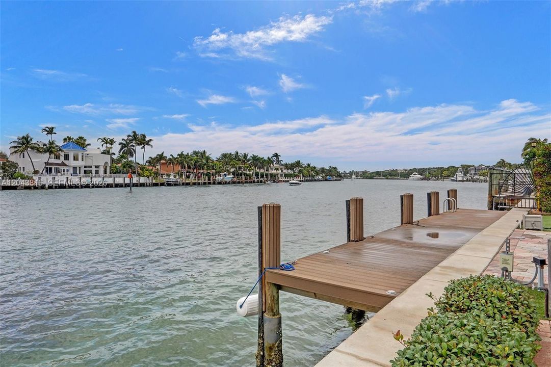 For Sale: $445,000 (2 beds, 2 baths, 1000 Square Feet)