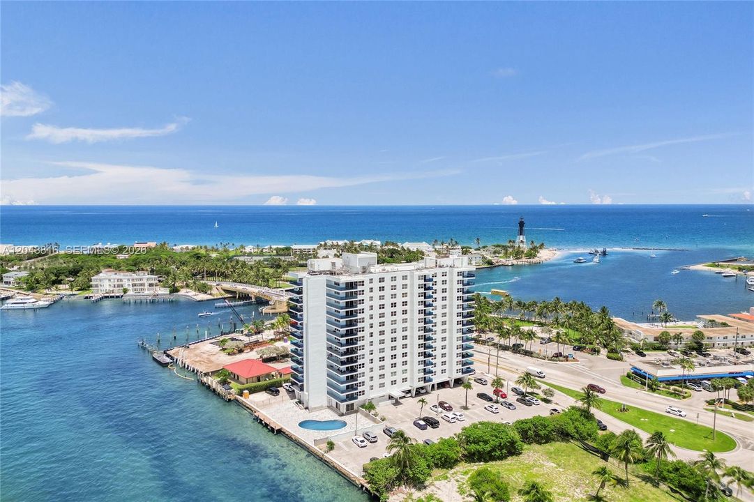 For Sale: $445,000 (2 beds, 2 baths, 1000 Square Feet)