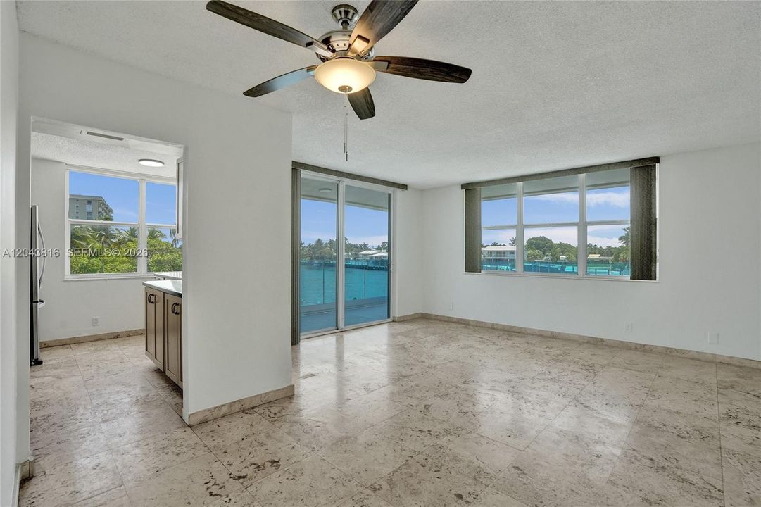 For Sale: $445,000 (2 beds, 2 baths, 1000 Square Feet)