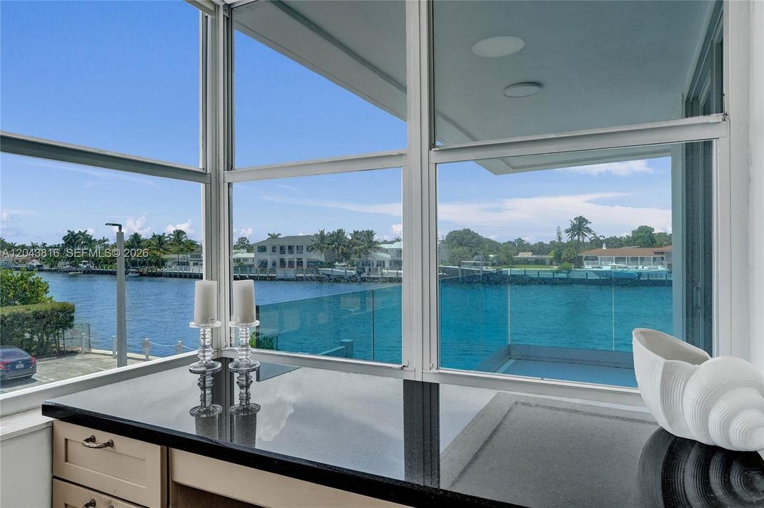 For Sale: $445,000 (2 beds, 2 baths, 1000 Square Feet)