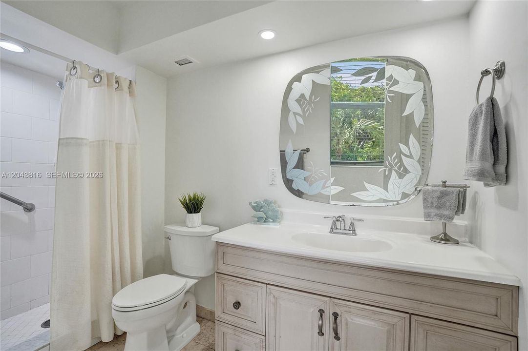 For Sale: $445,000 (2 beds, 2 baths, 1000 Square Feet)