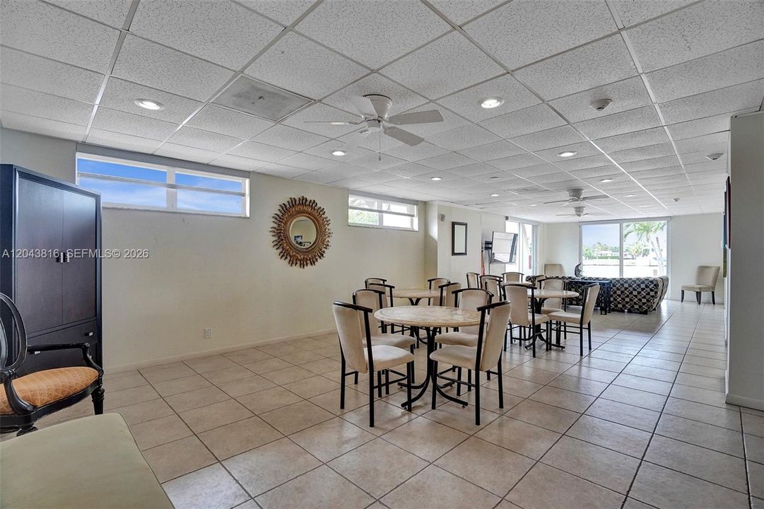 For Sale: $445,000 (2 beds, 2 baths, 1000 Square Feet)