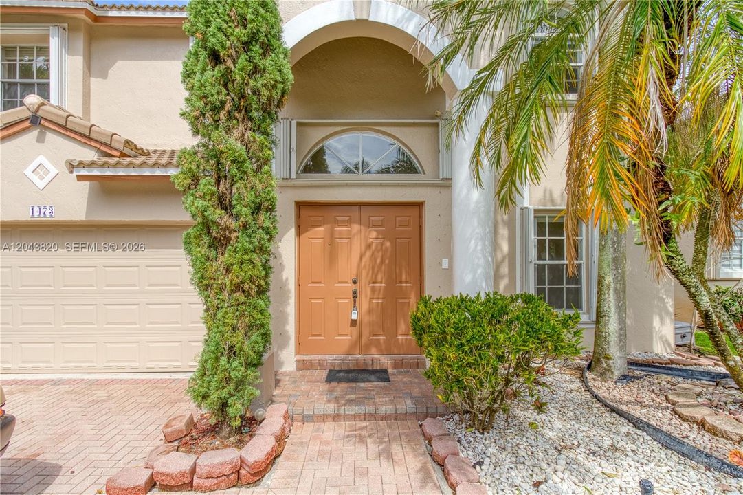 For Rent: $5,500 (5 beds, 3 baths, 2845 Square Feet)