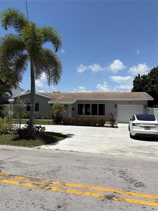 For Rent: $4,100 (3 beds, 2 baths, 1092 Square Feet)