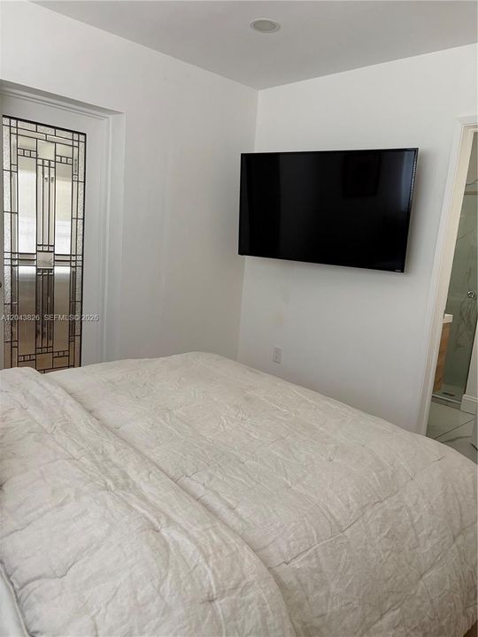 For Rent: $4,100 (3 beds, 2 baths, 1092 Square Feet)
