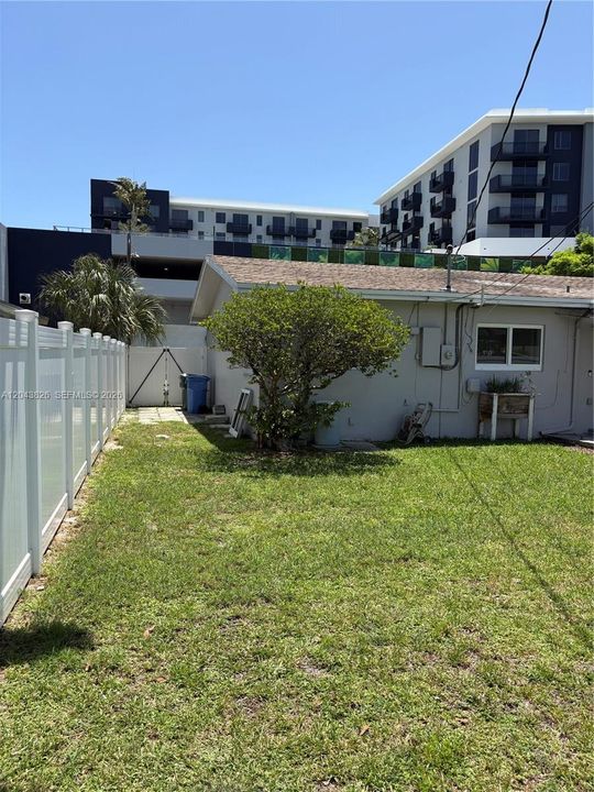 For Rent: $4,100 (3 beds, 2 baths, 1092 Square Feet)