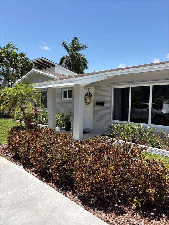 For Rent: $4,100 (3 beds, 2 baths, 1092 Square Feet)