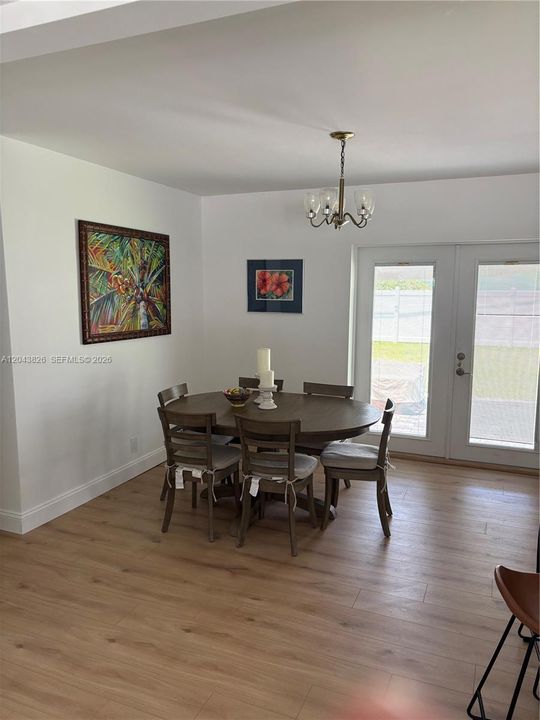 For Rent: $4,100 (3 beds, 2 baths, 1092 Square Feet)