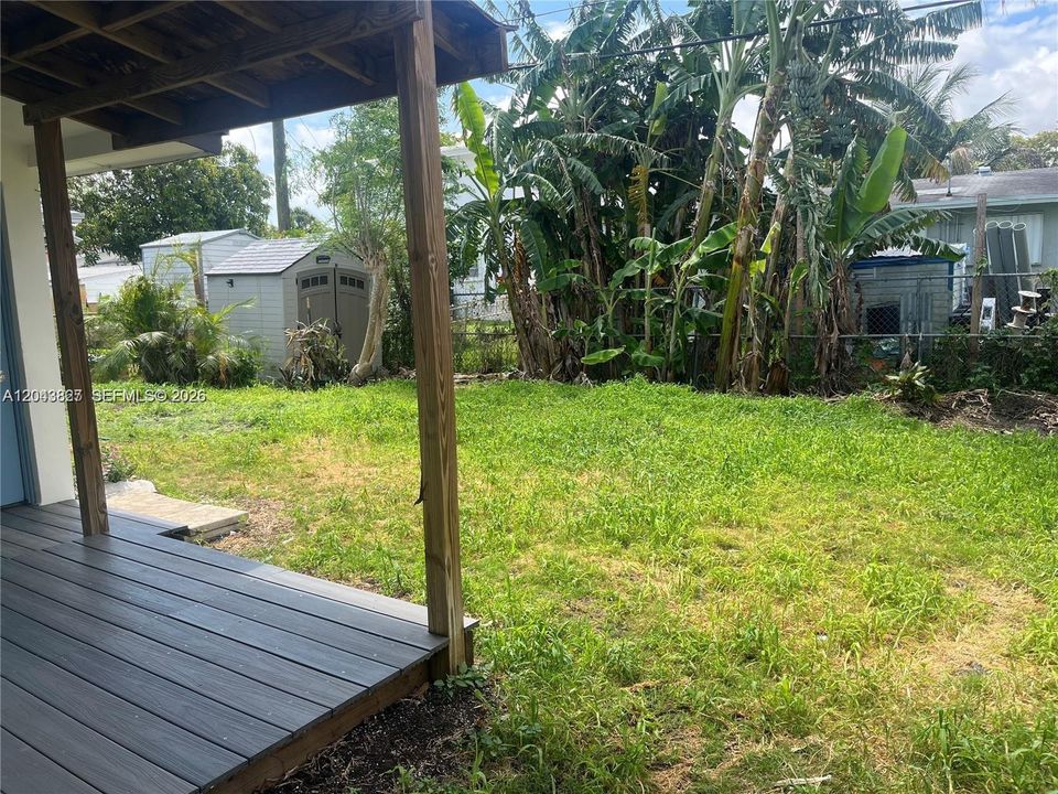 For Rent: $2,150 (2 beds, 1 baths, 884 Square Feet)