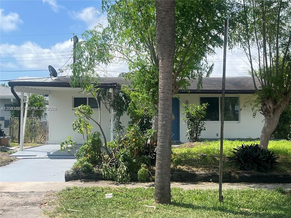 For Rent: $2,150 (2 beds, 1 baths, 884 Square Feet)