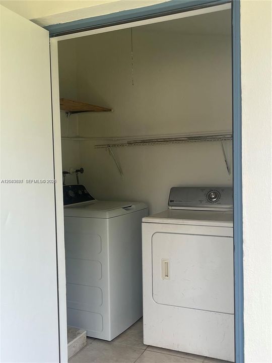 For Rent: $2,150 (2 beds, 1 baths, 884 Square Feet)