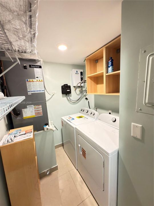 For Rent: $2,000 (2 beds, 2 baths, 1068 Square Feet)