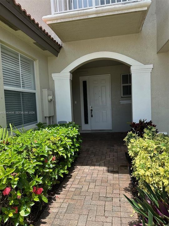 For Rent: $3,100 (3 beds, 2 baths, 1678 Square Feet)
