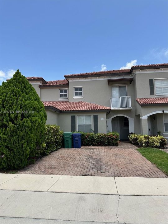For Rent: $3,100 (3 beds, 2 baths, 1678 Square Feet)