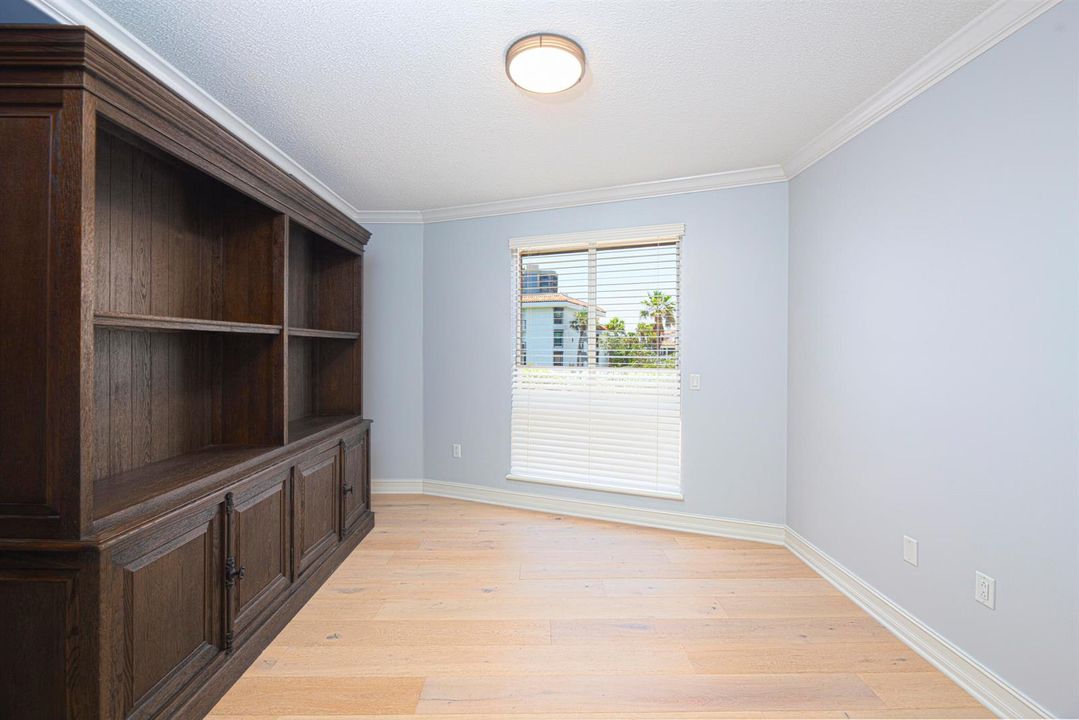 Den/Flex Room