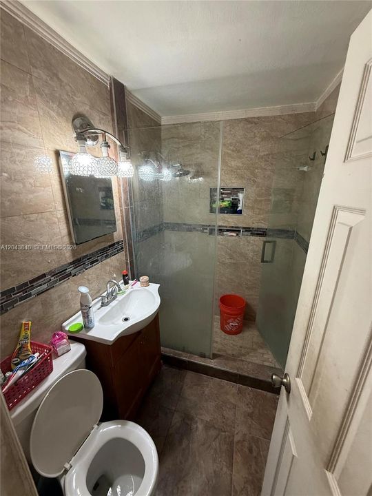На продажу: $289,999 (2 спален, 1 ванн, 885 Квадратных фут)