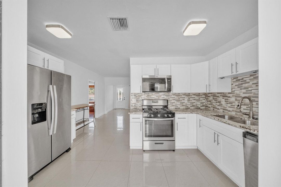 6 Kitchen (1)