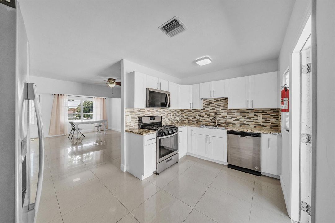 6 Kitchen (2)