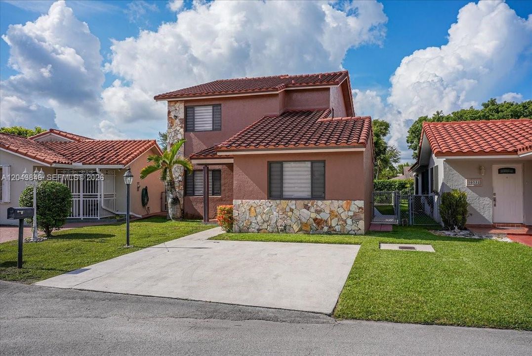 For Sale: $759,000 (3 beds, 2 baths, 2716 Square Feet)