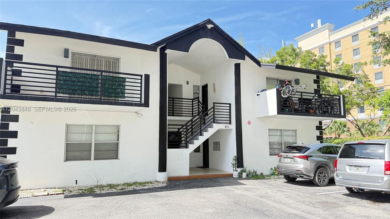 For Rent: $2,150 (2 beds, 1 baths, 900 Square Feet)