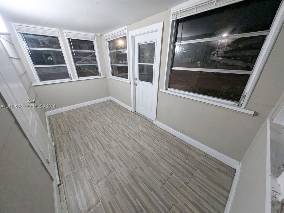 В аренду: $1,800 (2 спален, 1 ванн, 818 Квадратных фут)