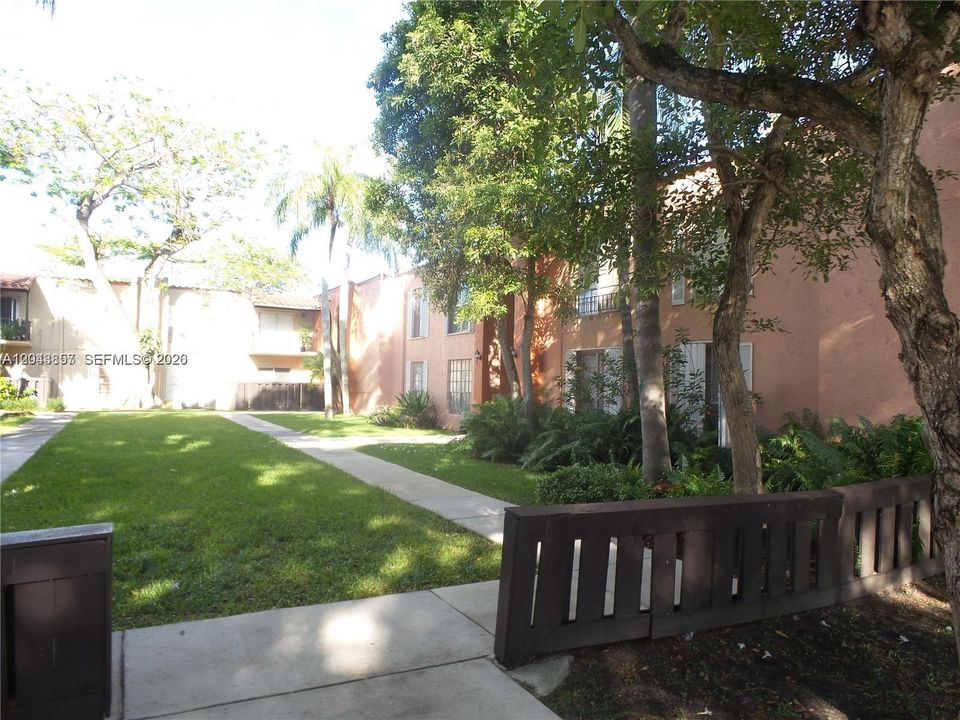 For Rent: $2,575 (3 beds, 2 baths, 1130 Square Feet)
