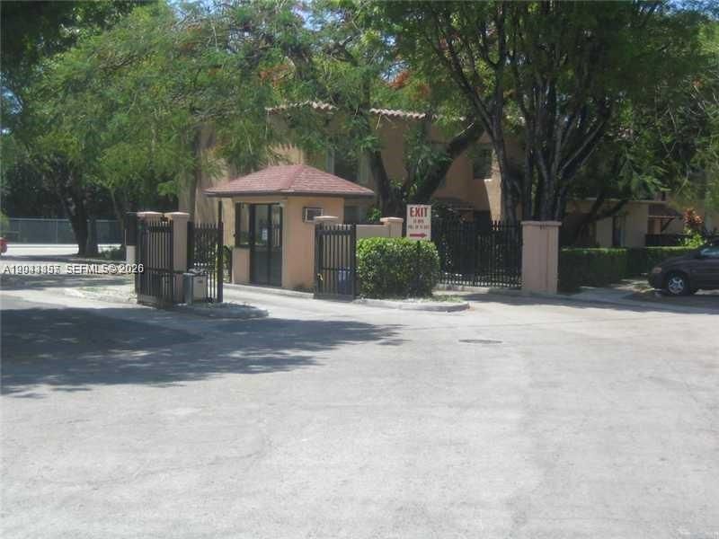 For Rent: $2,575 (3 beds, 2 baths, 1130 Square Feet)