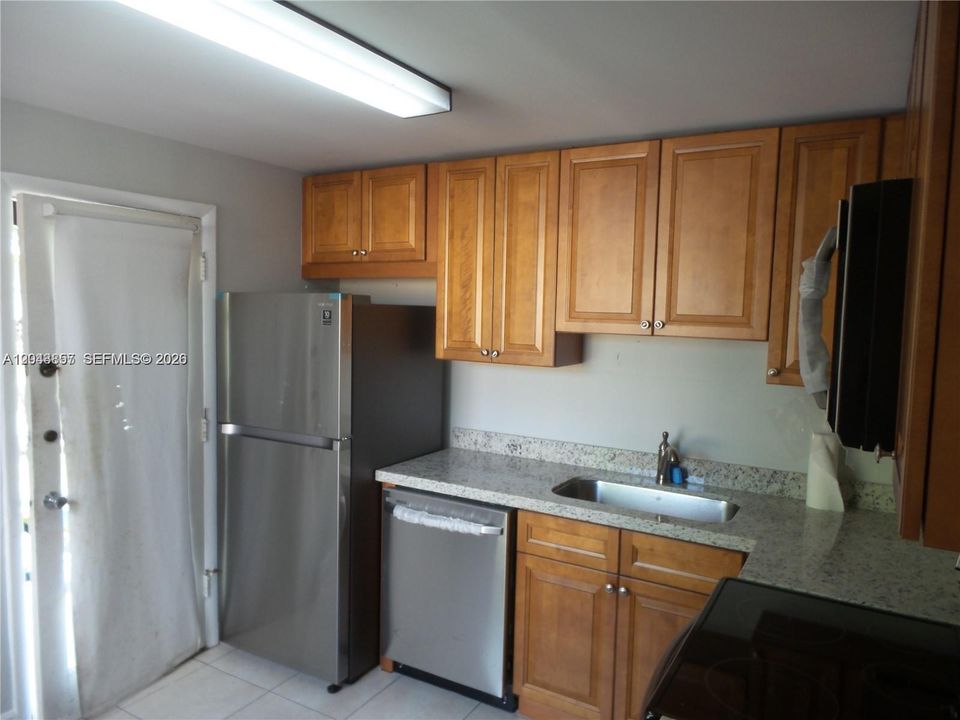 For Rent: $2,575 (3 beds, 2 baths, 1130 Square Feet)