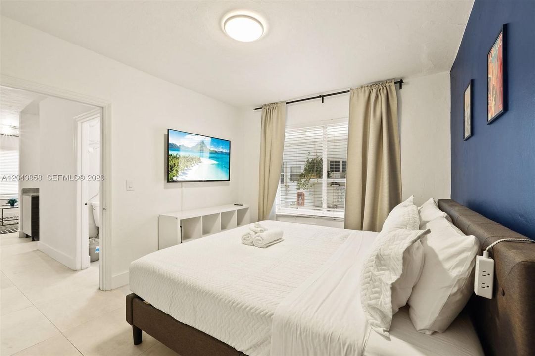 For Rent: $1,990 (1 beds, 1 baths, 10880 Square Feet)