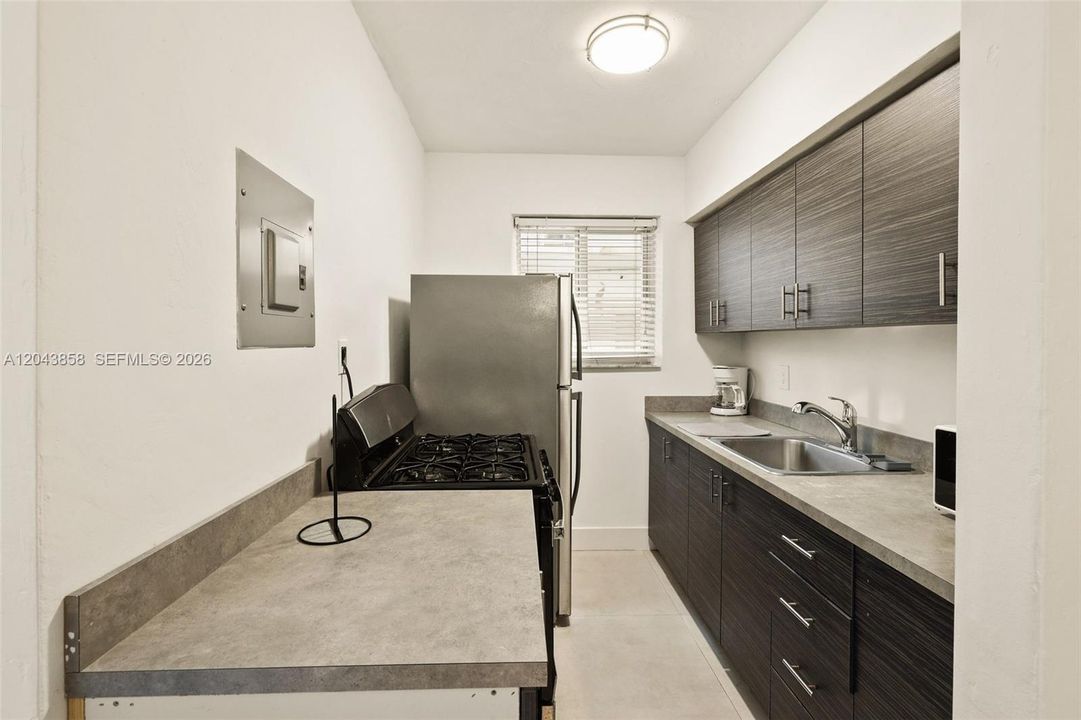 For Rent: $1,990 (1 beds, 1 baths, 10880 Square Feet)