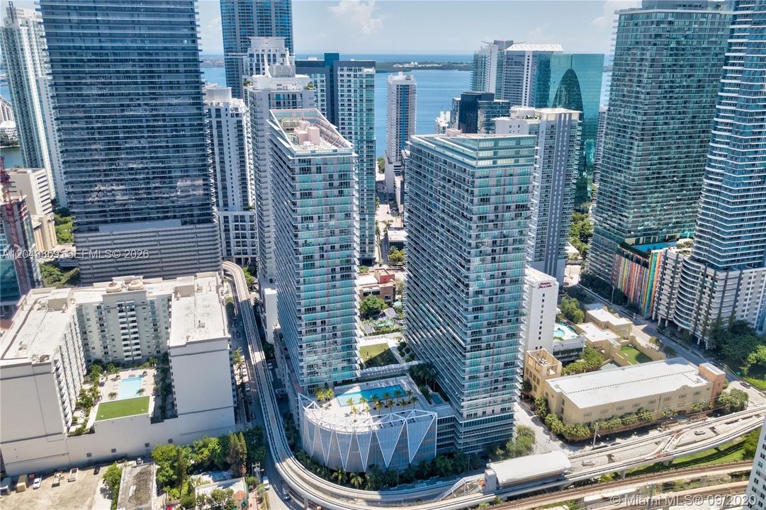 For Sale: $635,000 (2 beds, 2 baths, 1099 Square Feet)