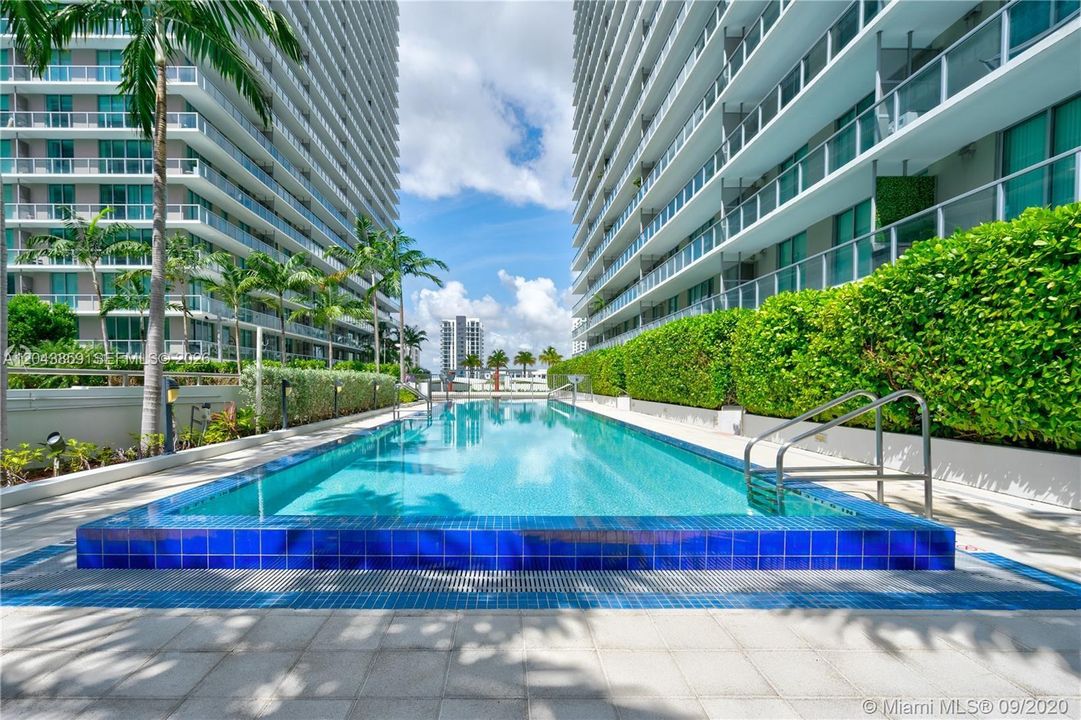For Sale: $635,000 (2 beds, 2 baths, 1099 Square Feet)