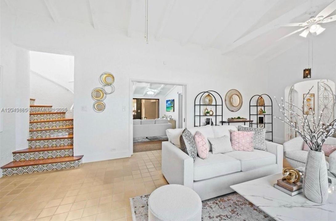 En Renta: $8,500 (3 camas, 3 baños, 2588 Pies cuadrados)