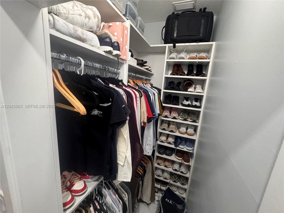 En Renta: $6,000 (4 camas, 2 baños, 2372 Pies cuadrados)