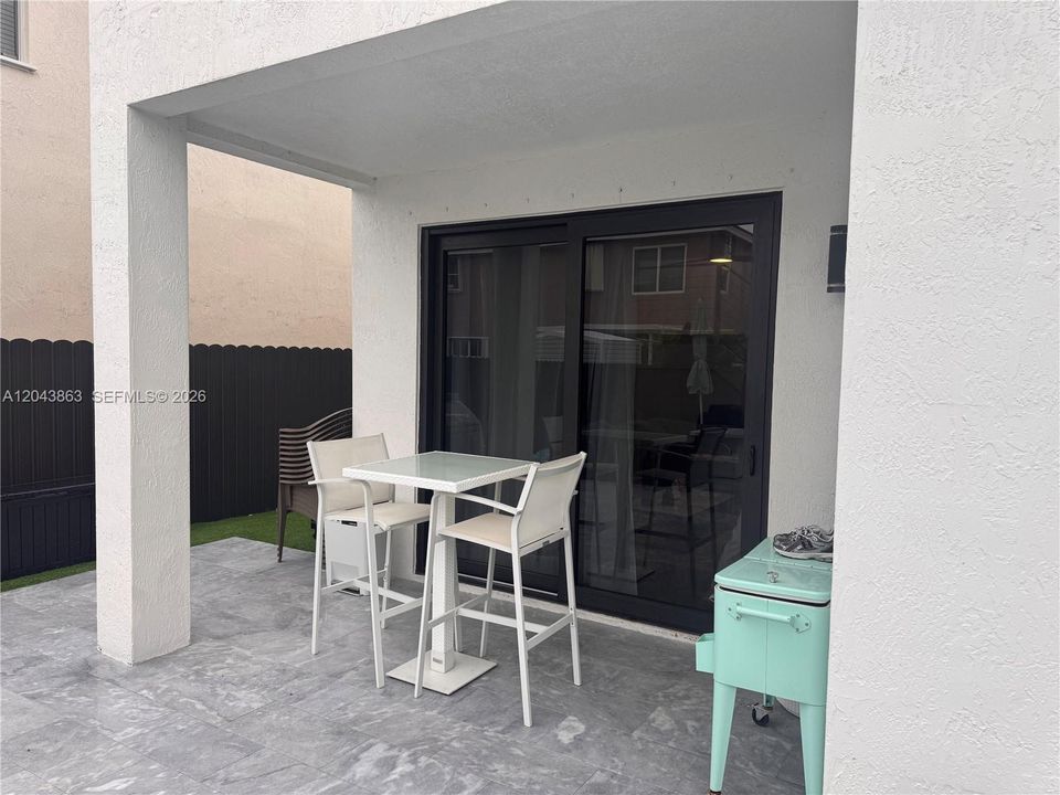 En Renta: $6,000 (4 camas, 2 baños, 2372 Pies cuadrados)
