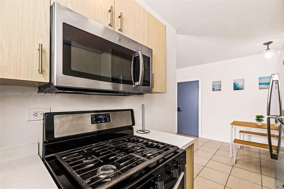 For Rent: $1,990 (1 beds, 1 baths, 10880 Square Feet)