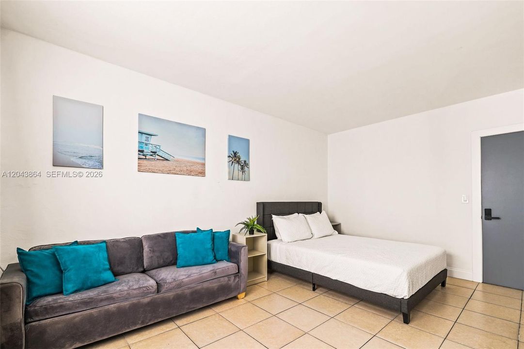 For Rent: $1,990 (1 beds, 1 baths, 10880 Square Feet)
