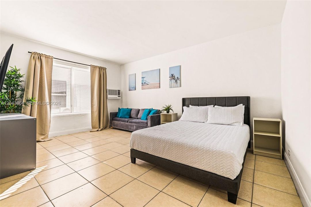For Rent: $1,990 (1 beds, 1 baths, 10880 Square Feet)