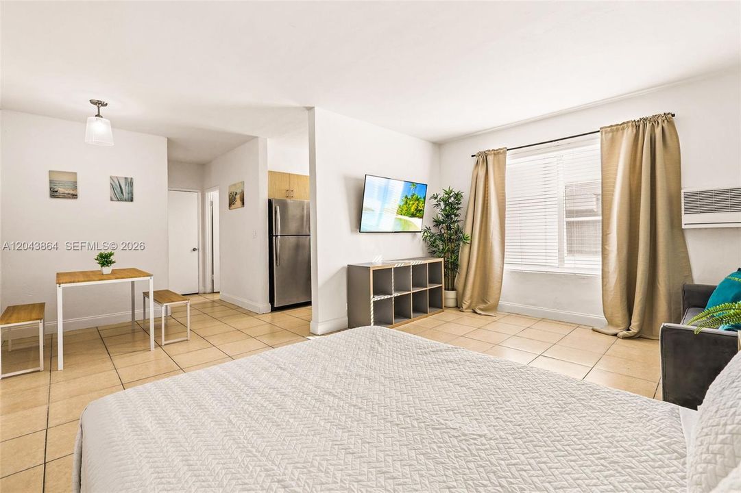 For Rent: $1,990 (1 beds, 1 baths, 10880 Square Feet)