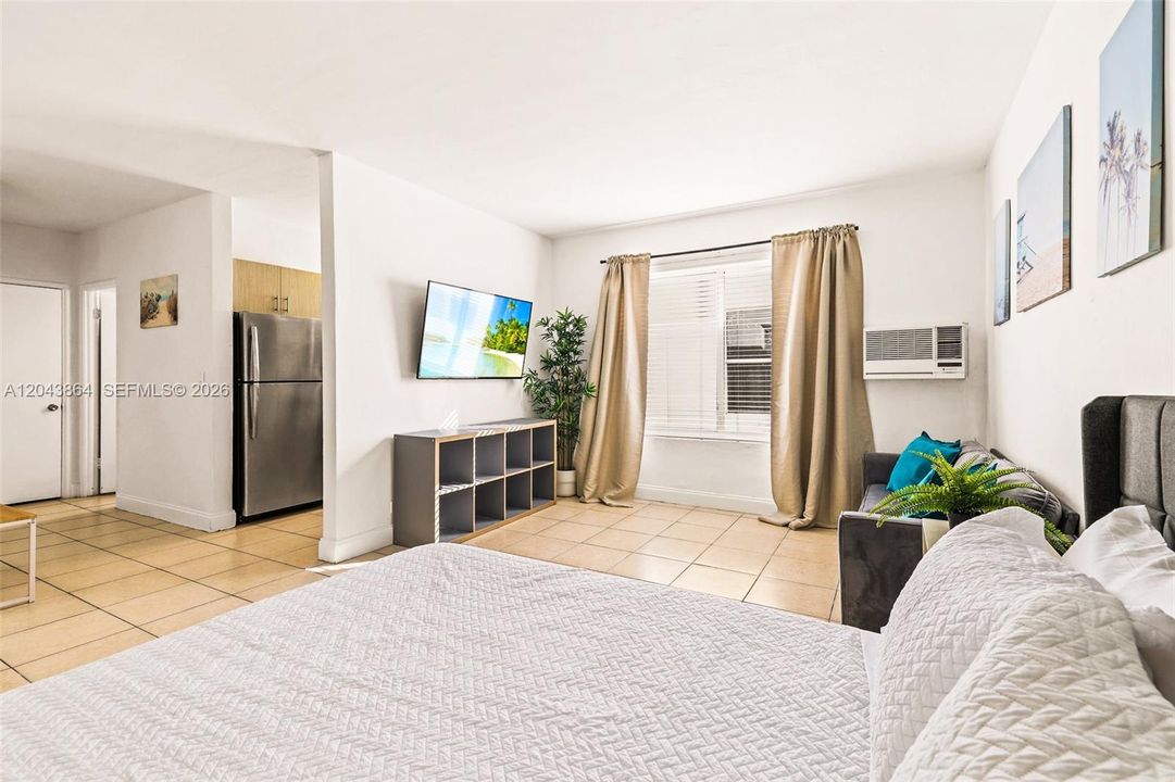 For Rent: $1,990 (1 beds, 1 baths, 10880 Square Feet)