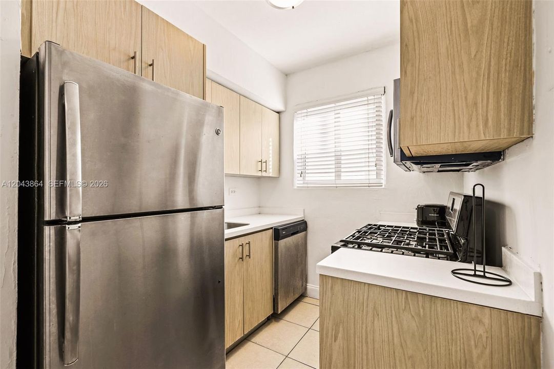For Rent: $1,990 (1 beds, 1 baths, 10880 Square Feet)